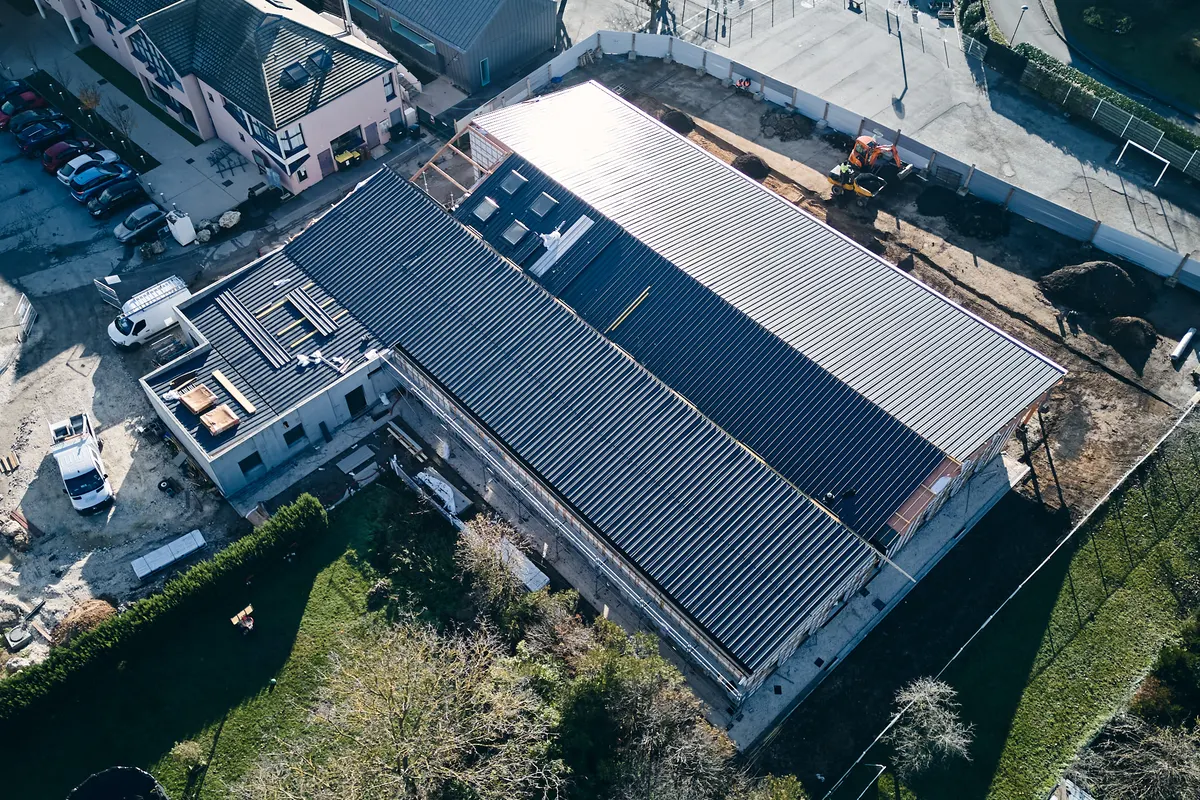 Vue drone du chantier fin novembre 2023 : toiture fermée