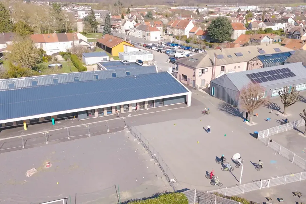 Vue drone du réfectoire terminé en 2025
