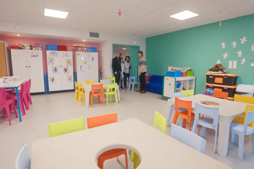 Salle de classe neuve et lumineuse dans le nouveau bâtiment scolaire de Trilport